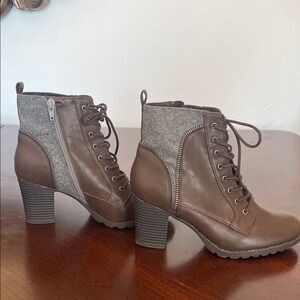 Kelly & Katie Zipper Trim 3” Heeled Boots. Lace-up,but Zip into these! Sz8. NWOB